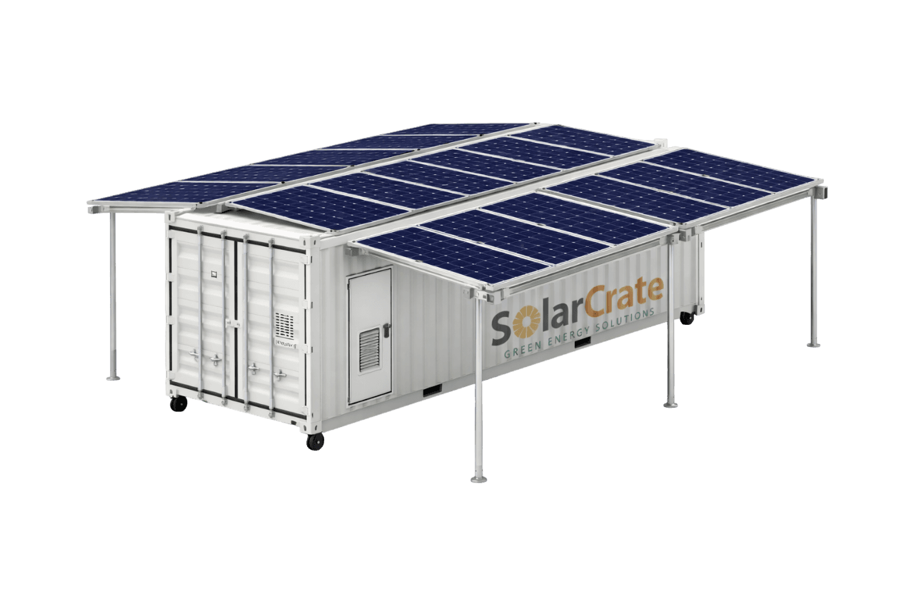 Container SolarCrate con ali solari aperte — vista frontale in cantiere
